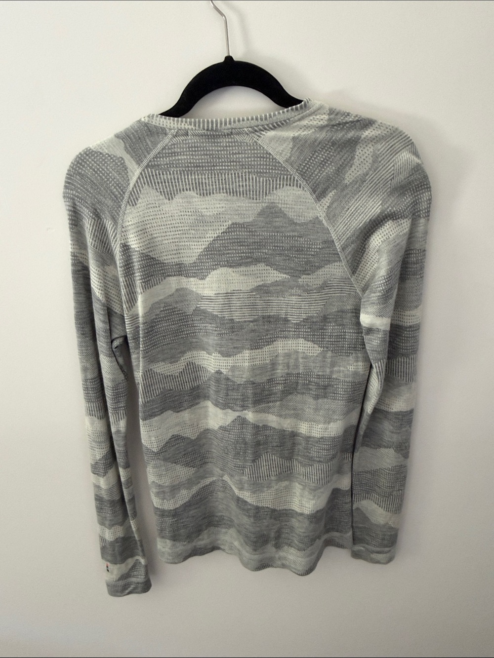 Smartwool Women's Gray and Cream Seamless Base Layer Top - Picture 3 of 3